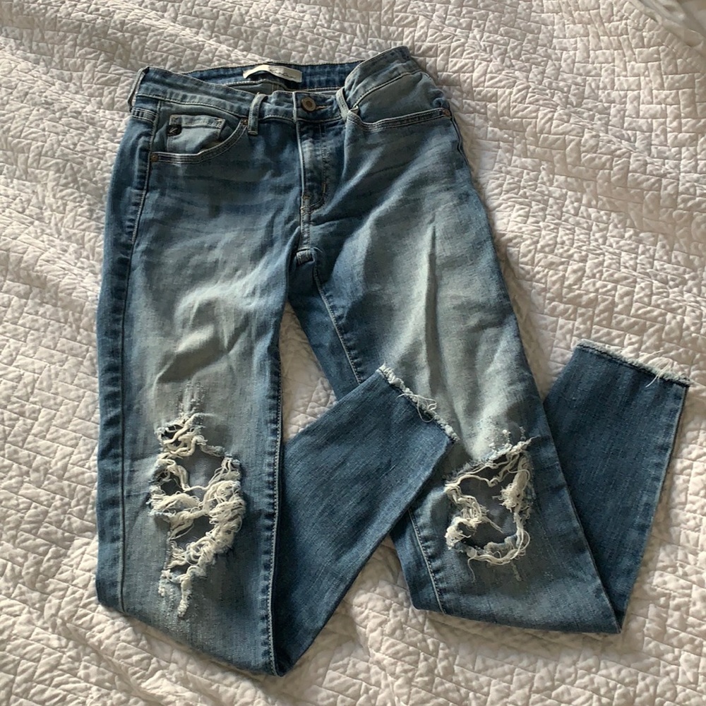 Distressed skinny jeans